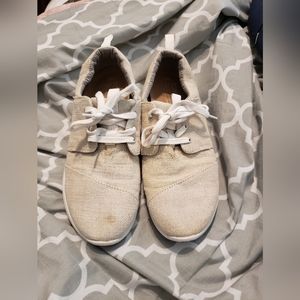 Toms sneakers